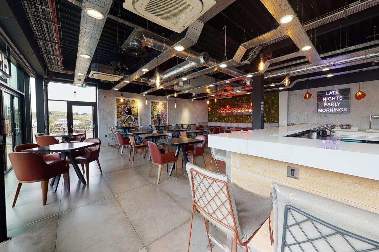Village Hotel Portsmouth Ngoại thất bức ảnh
